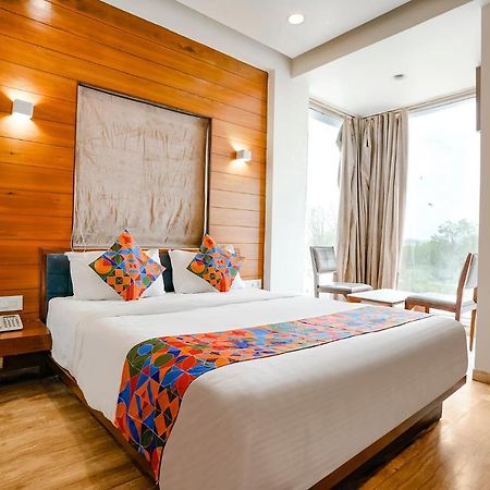 Fabhotel Kyra - Near Airport Road Αχμπανταμπάντ Εξωτερικό φωτογραφία