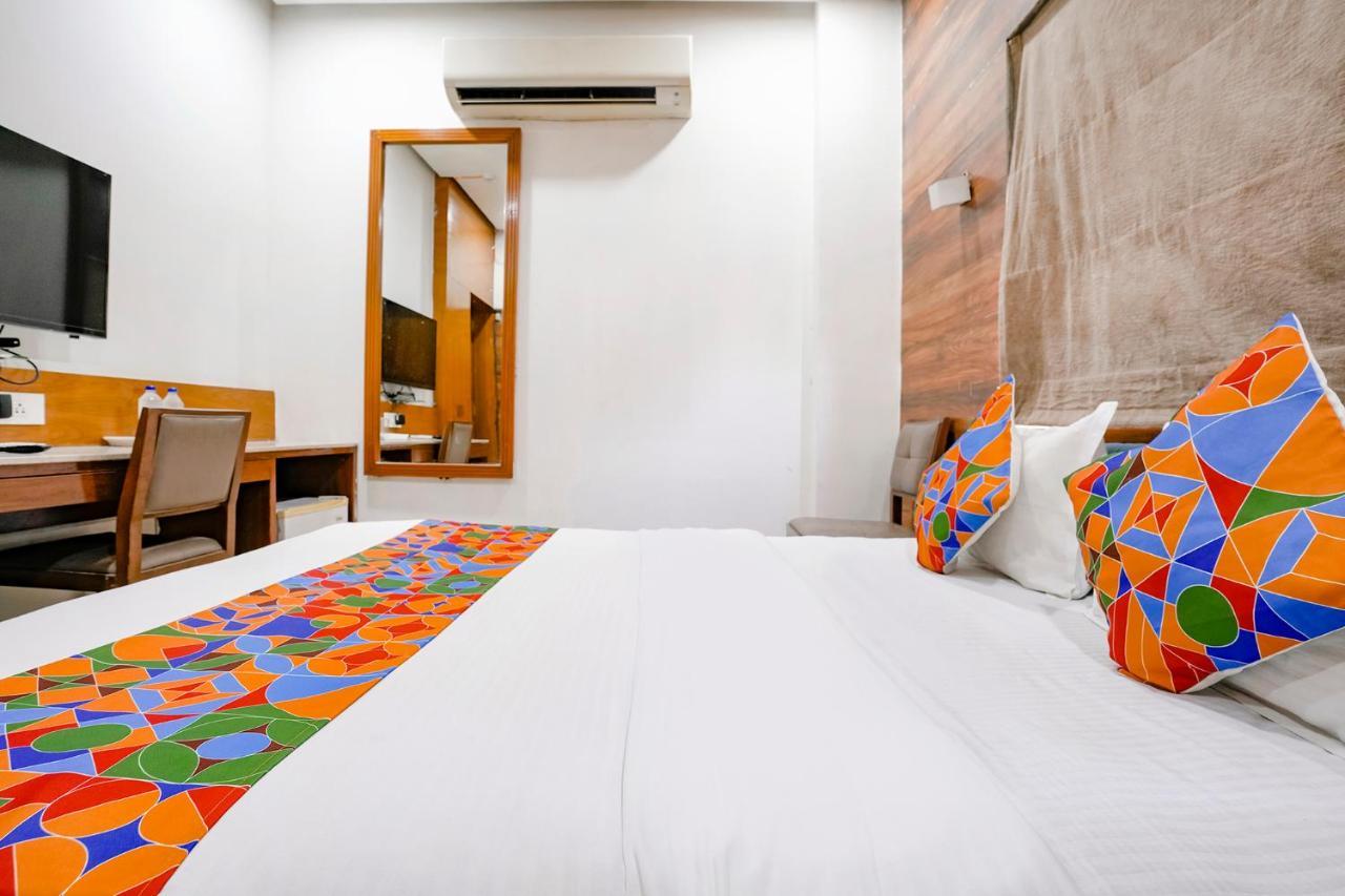 Fabhotel Kyra - Near Airport Road Αχμπανταμπάντ Εξωτερικό φωτογραφία