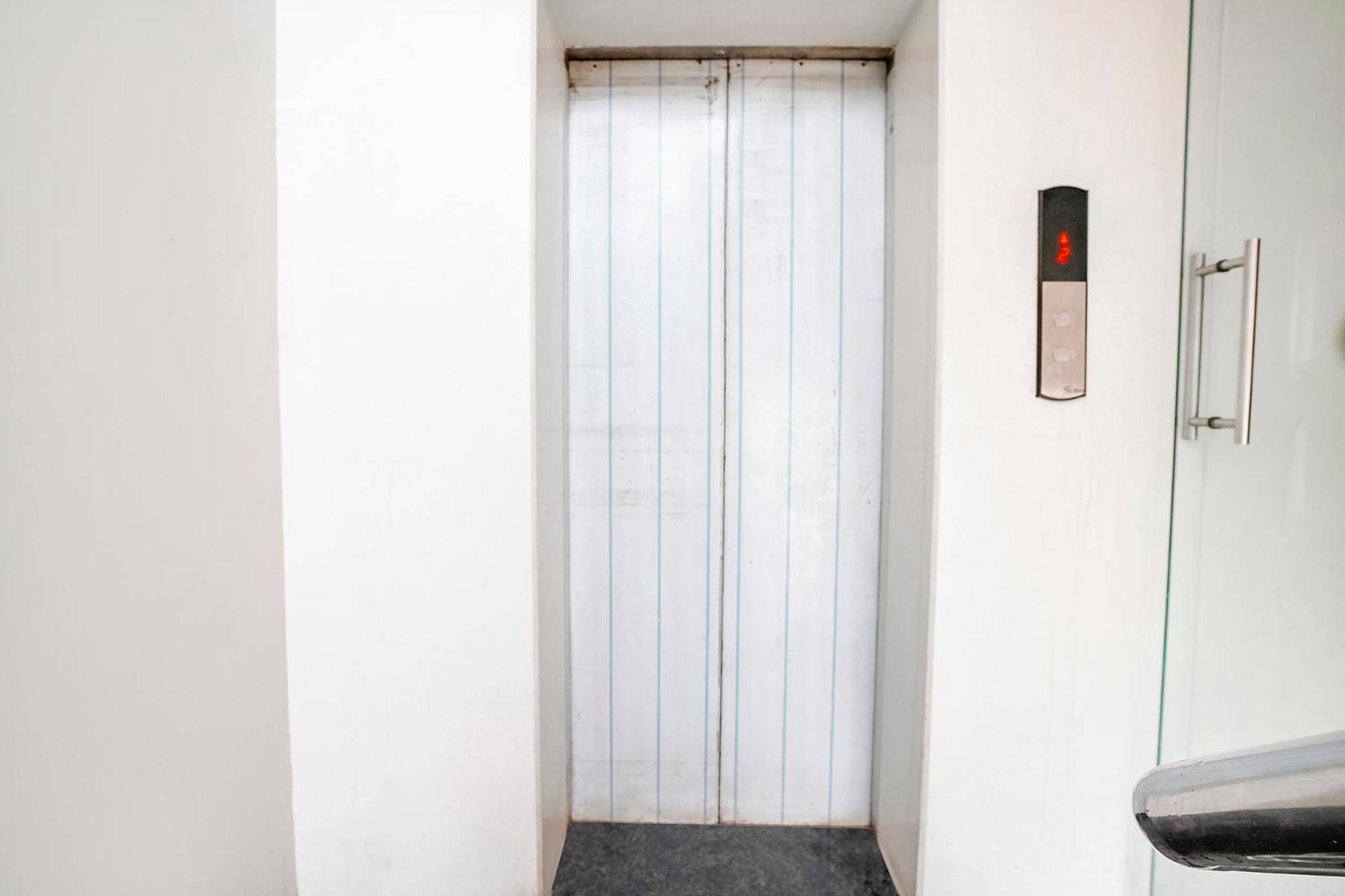 Fabhotel Kyra - Near Airport Road Αχμπανταμπάντ Εξωτερικό φωτογραφία